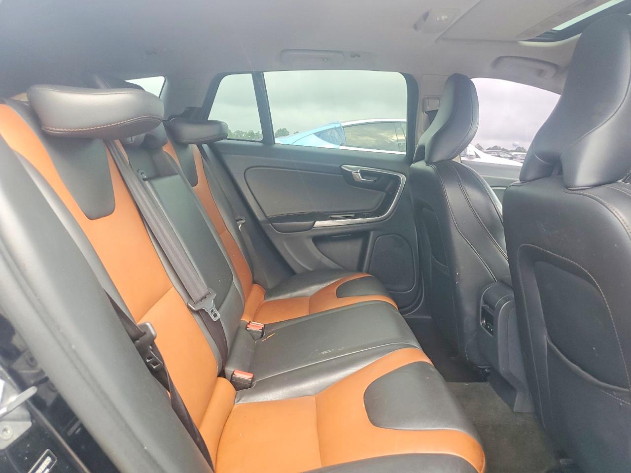 2016 VOLVO V60