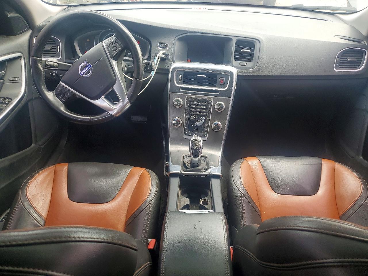 2016 VOLVO V60