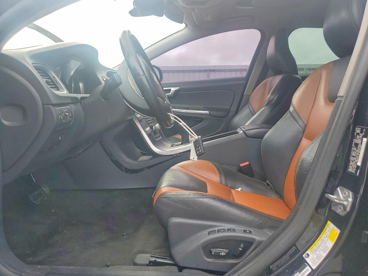 2016 VOLVO V60