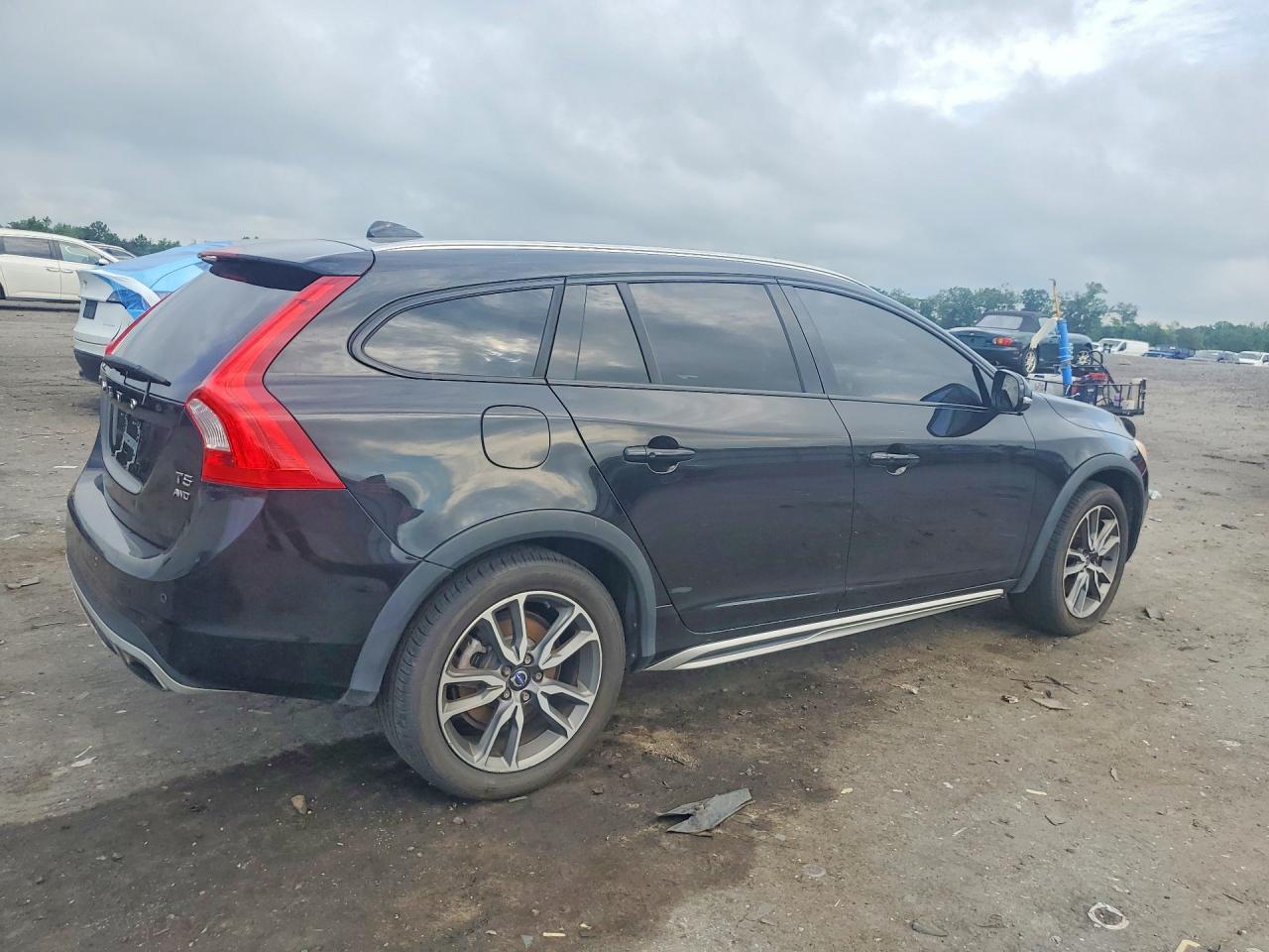 2016 VOLVO V60