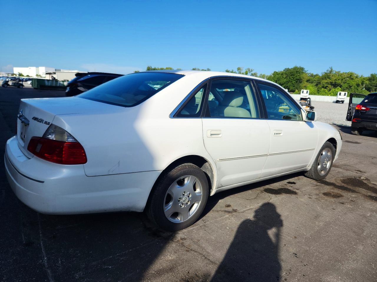 2004 TOYOTA AVALON