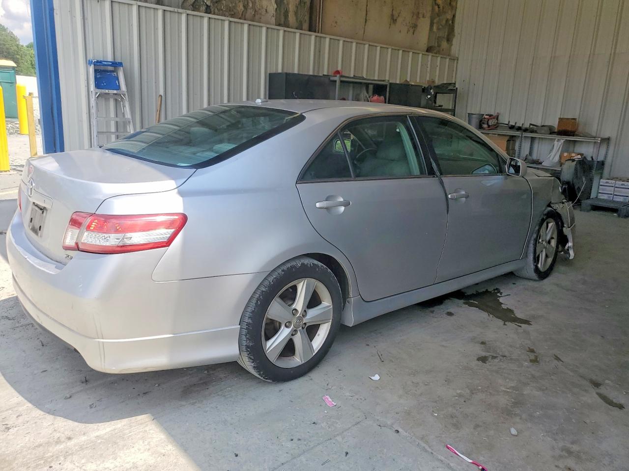 2011 TOYOTA CAMRY