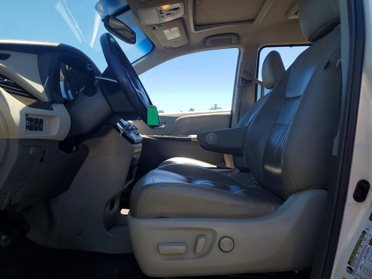 2015 TOYOTA SIENNA