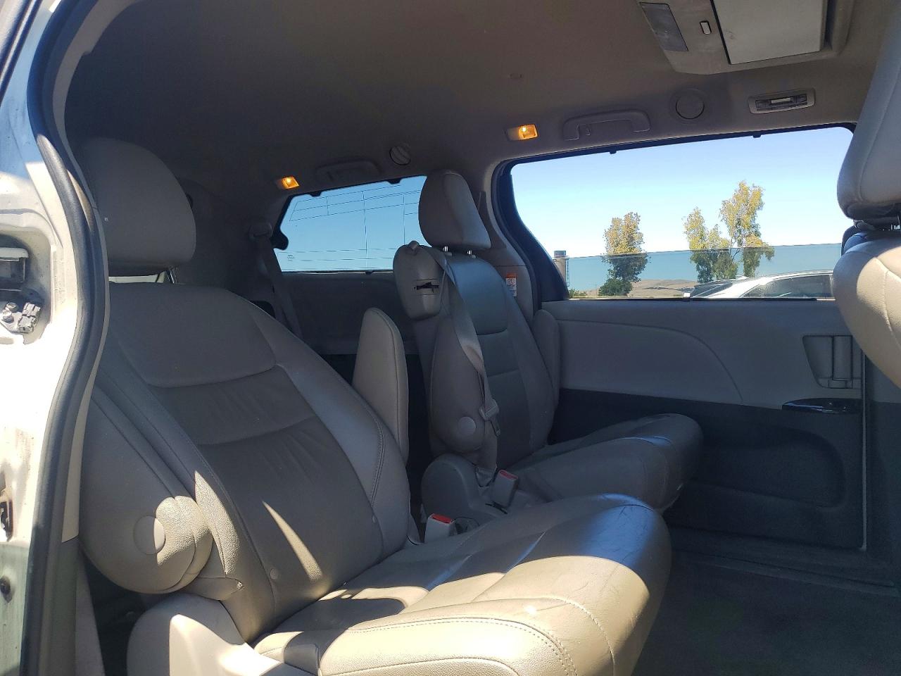 2015 TOYOTA SIENNA