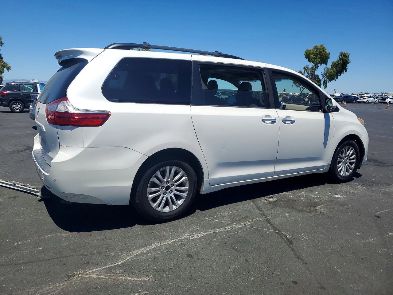 2015 TOYOTA SIENNA