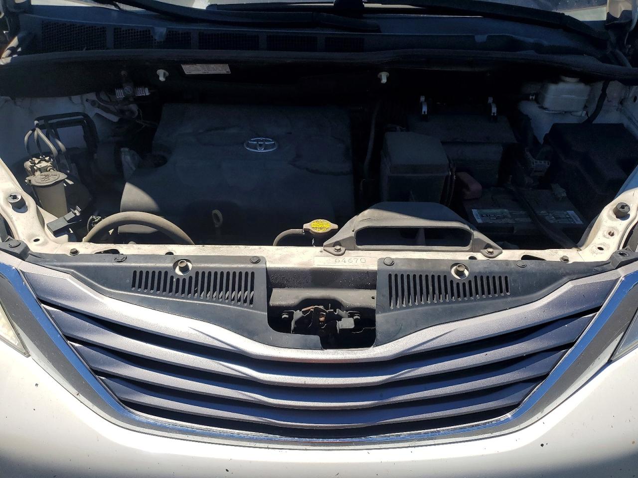 2015 TOYOTA SIENNA