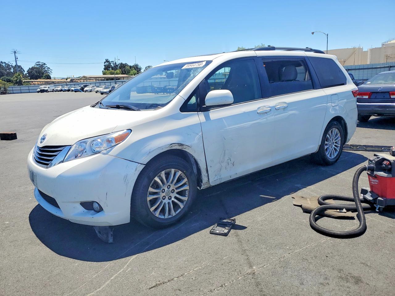 2015 TOYOTA SIENNA