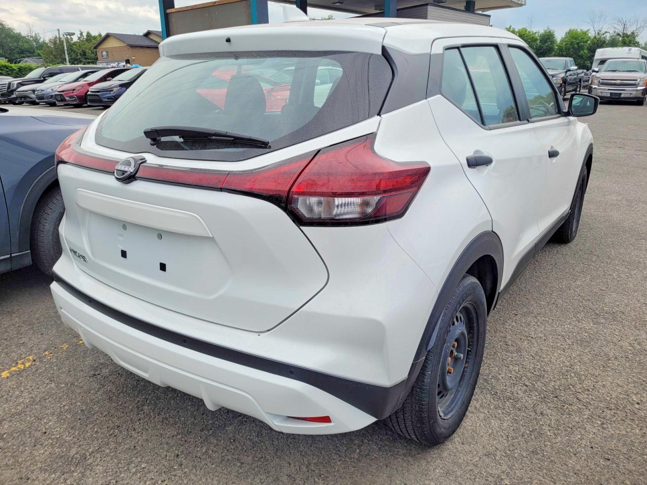 2023 NISSAN KICKS