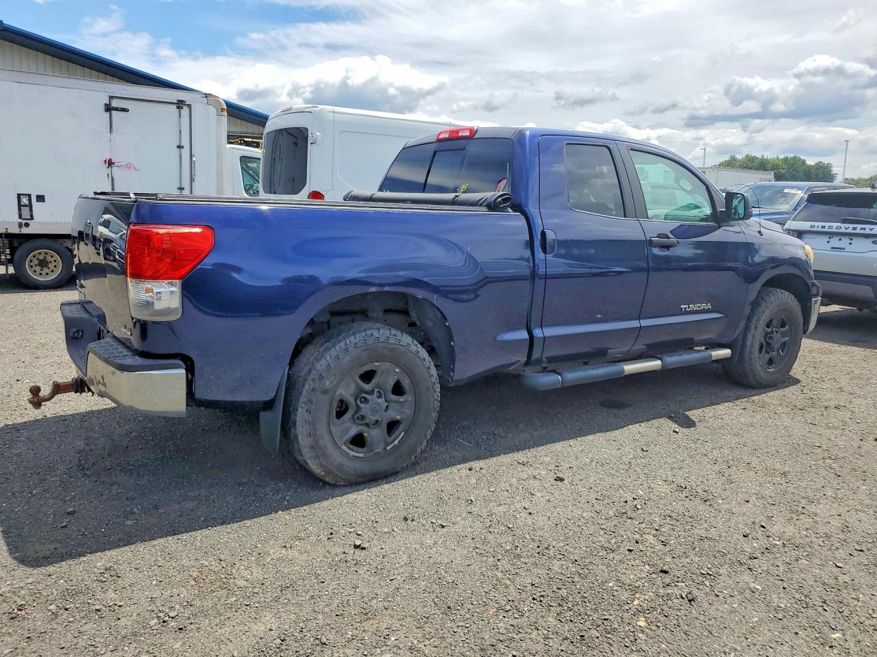2011 TOYOTA TUNDRA