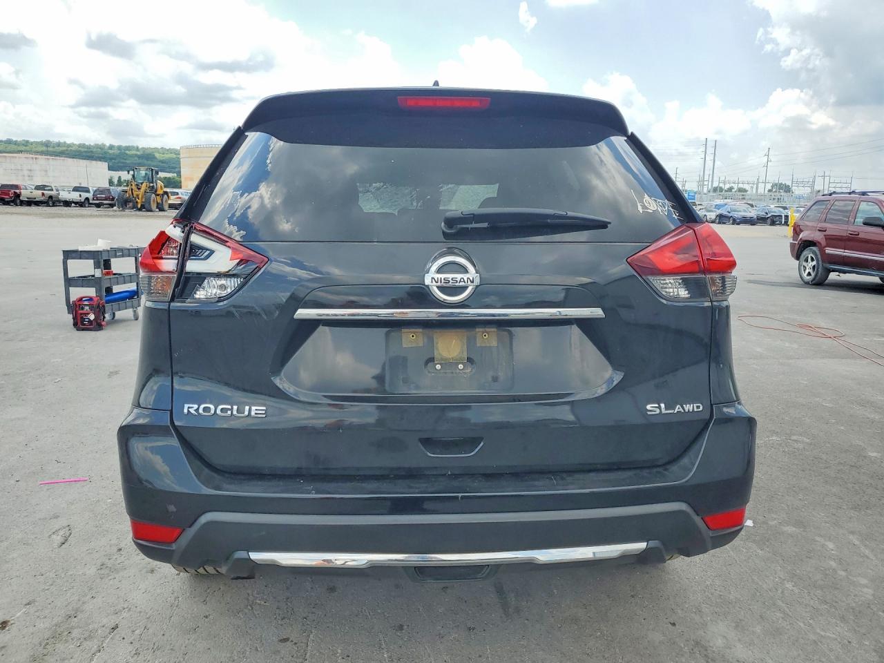 2018 NISSAN ROGUE