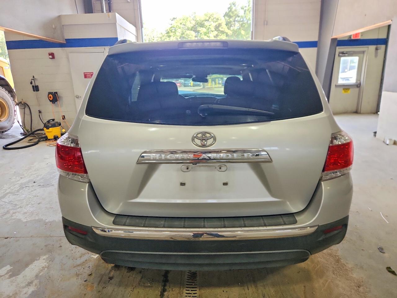 2011 TOYOTA HIGHLANDER