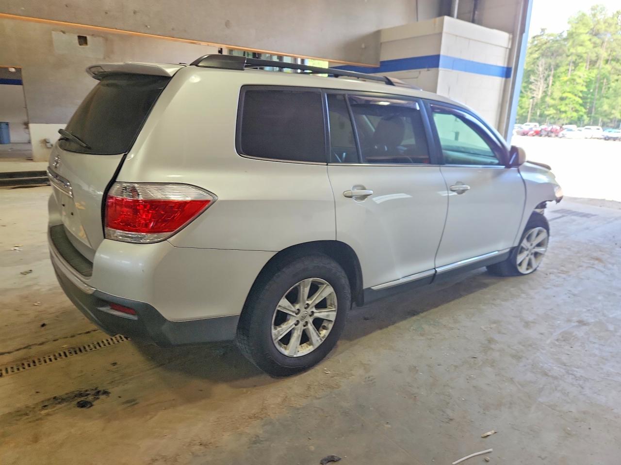 2011 TOYOTA HIGHLANDER