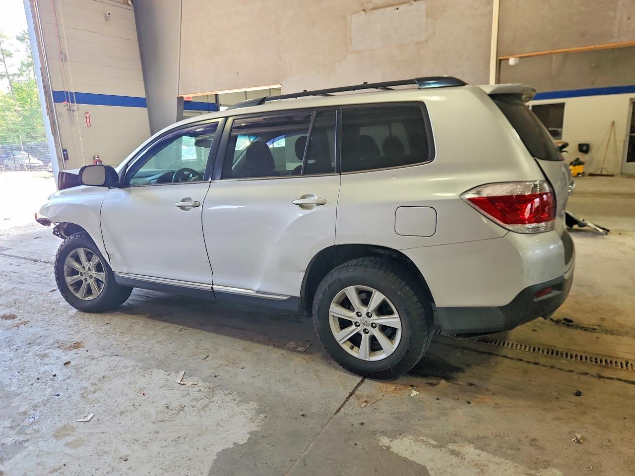 2011 TOYOTA HIGHLANDER