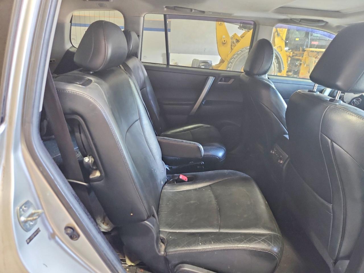 2011 TOYOTA HIGHLANDER