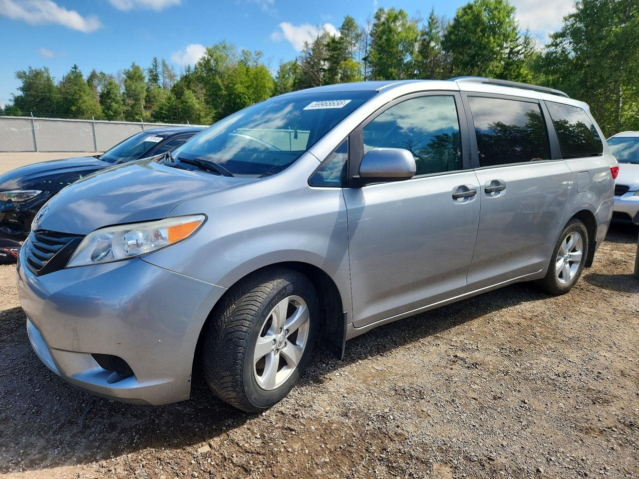 2016 TOYOTA SIENNA