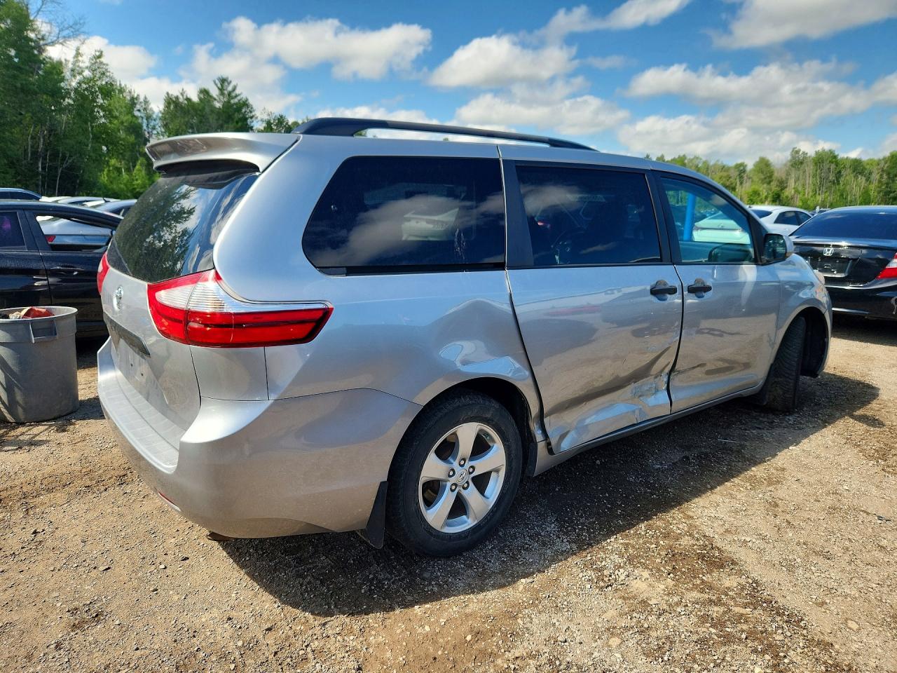 2016 TOYOTA SIENNA