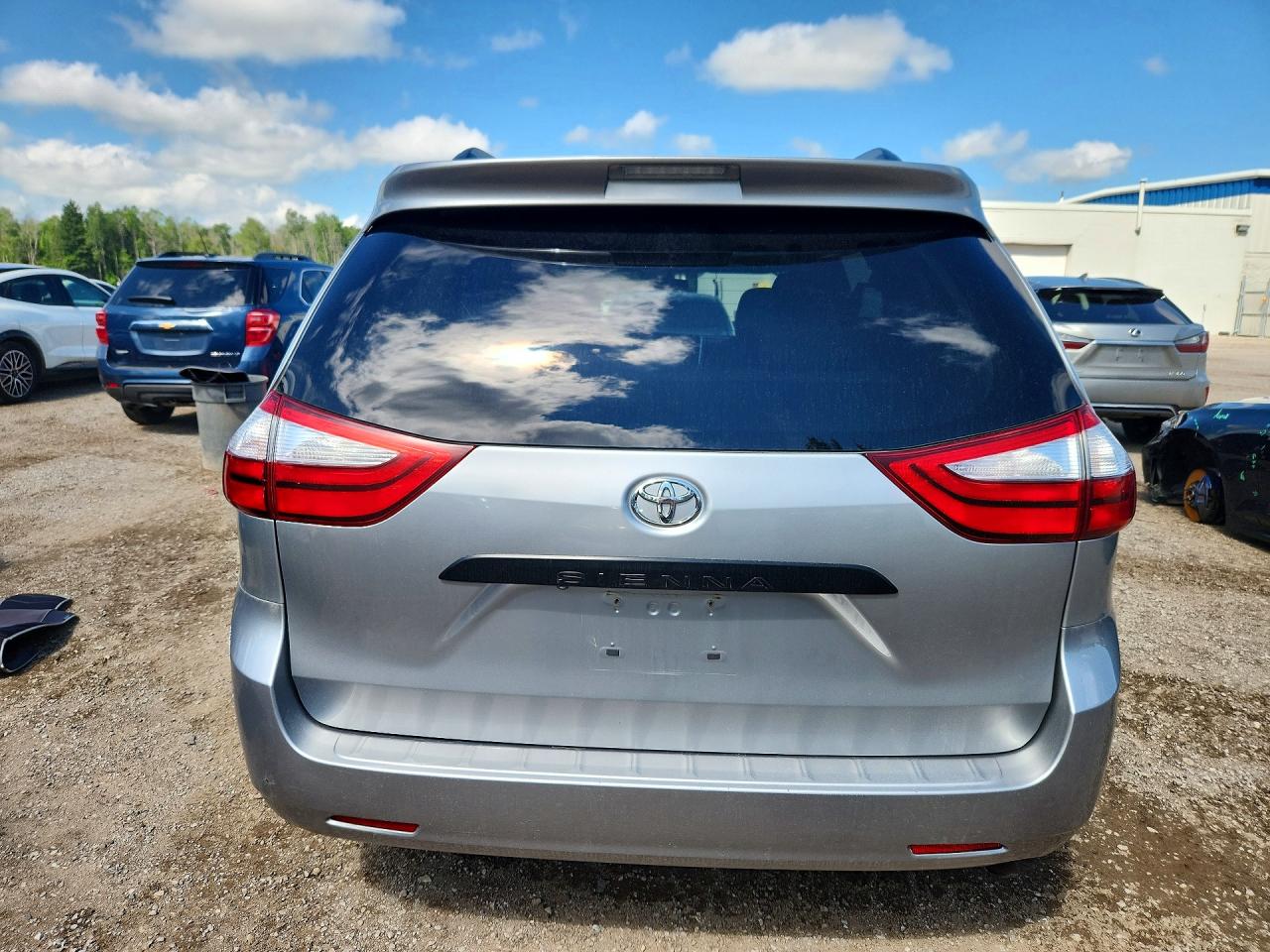 2016 TOYOTA SIENNA