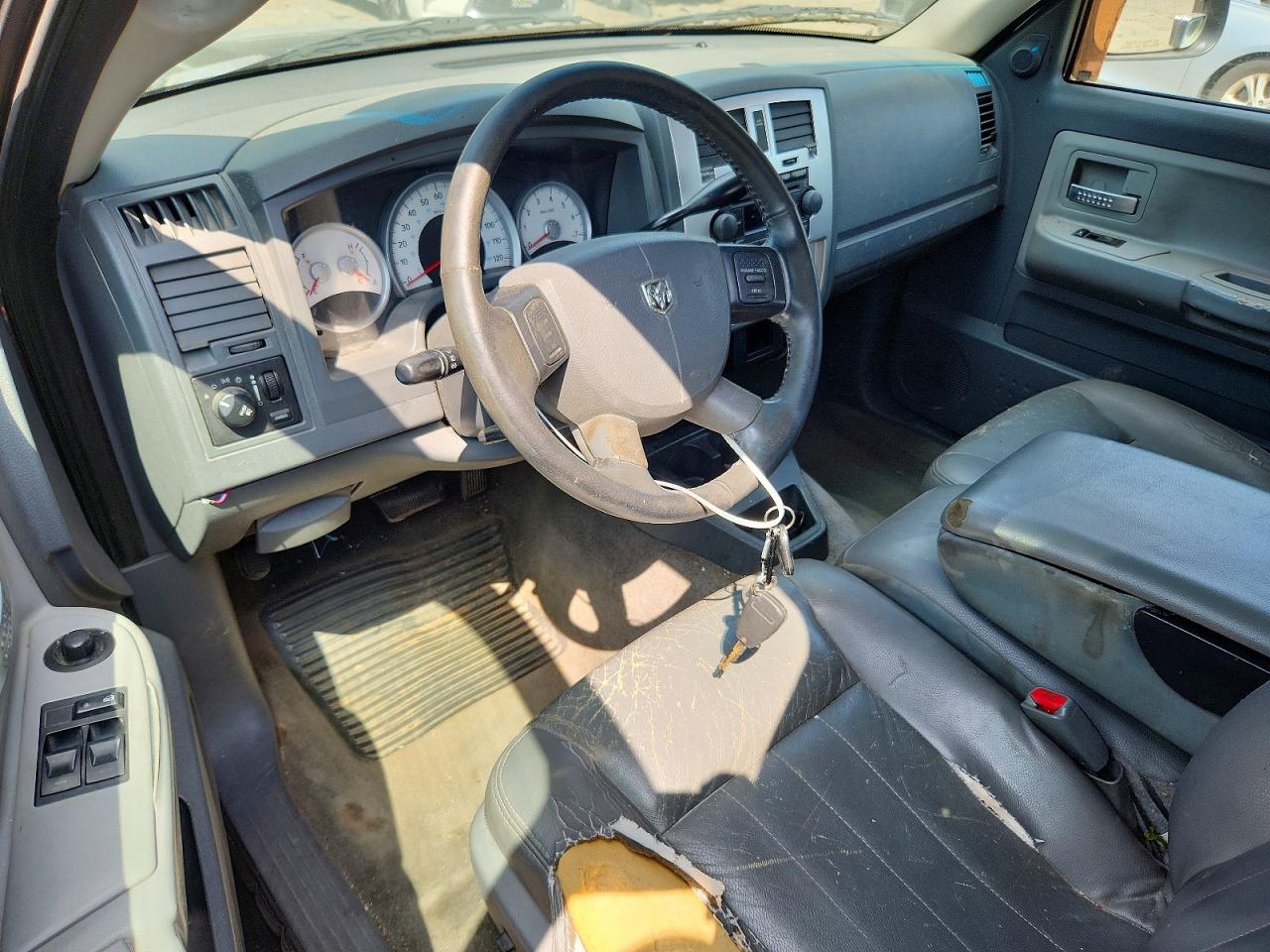 2005 DODGE DAKOTA