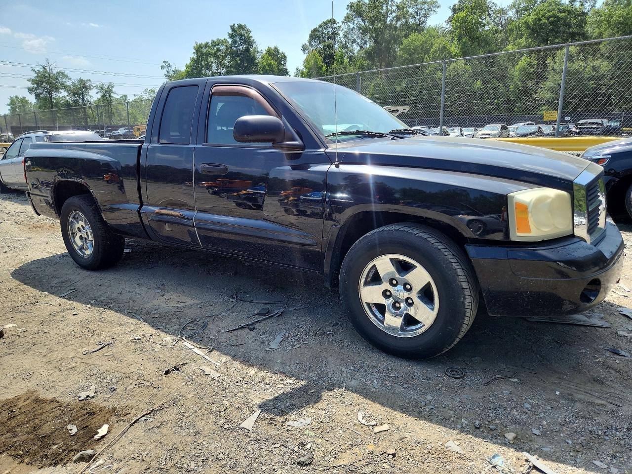 2005 DODGE DAKOTA
