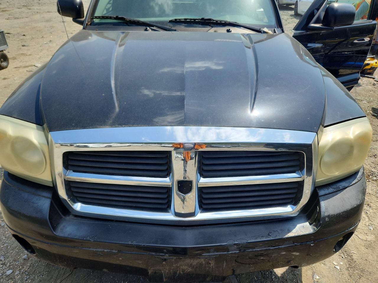 2005 DODGE DAKOTA