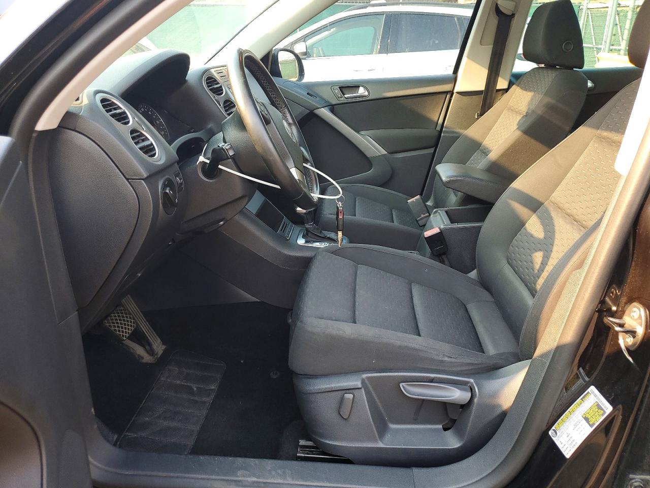 2010 VOLKSWAGEN TIGUAN