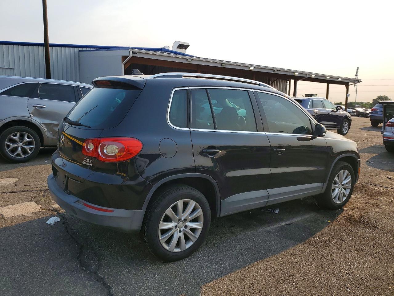 2010 VOLKSWAGEN TIGUAN