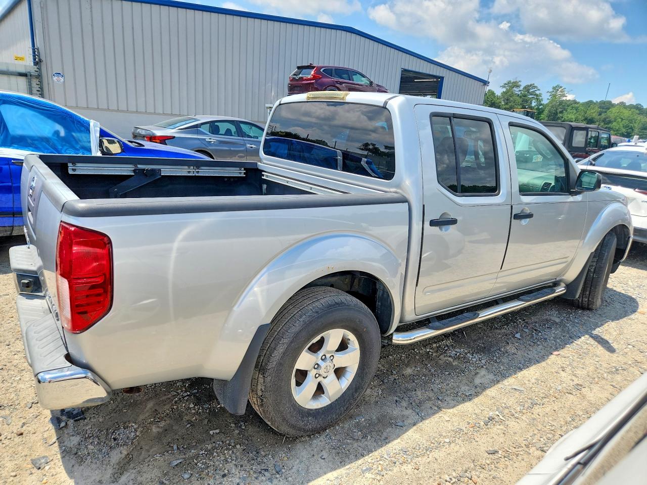 2011 NISSAN FRONTIER