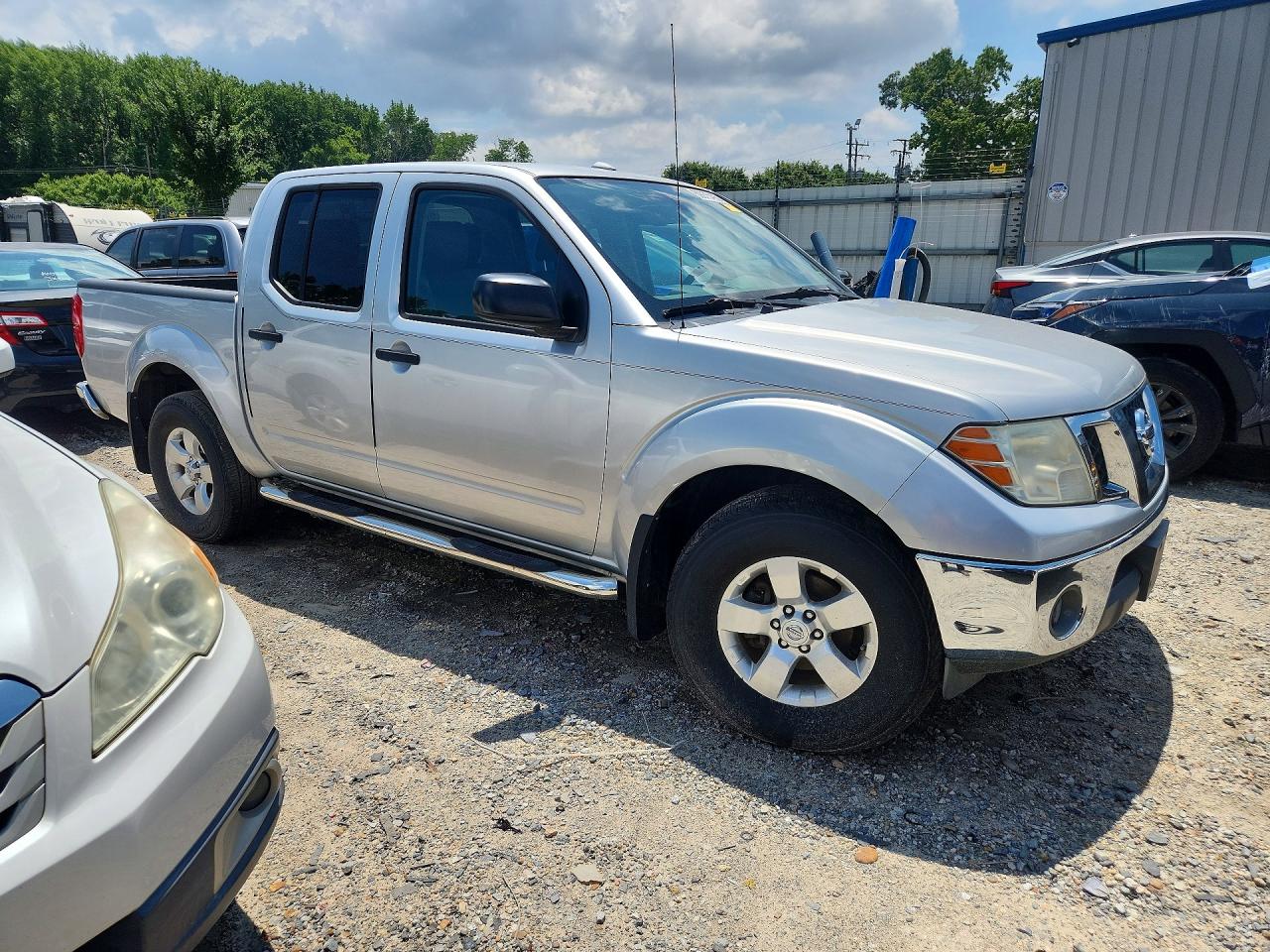 2011 NISSAN FRONTIER