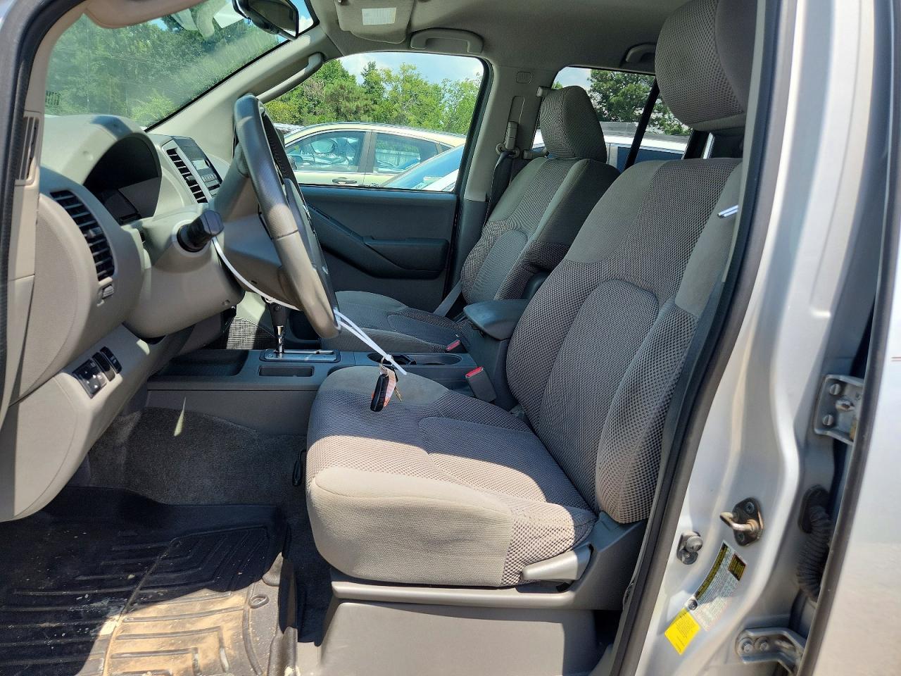 2011 NISSAN FRONTIER