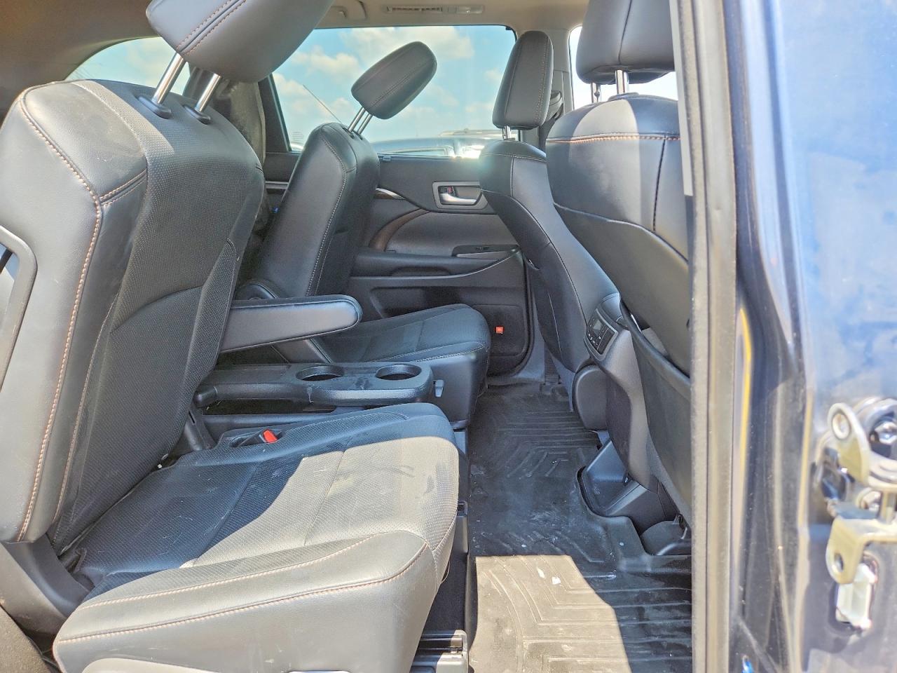 2015 TOYOTA HIGHLANDER