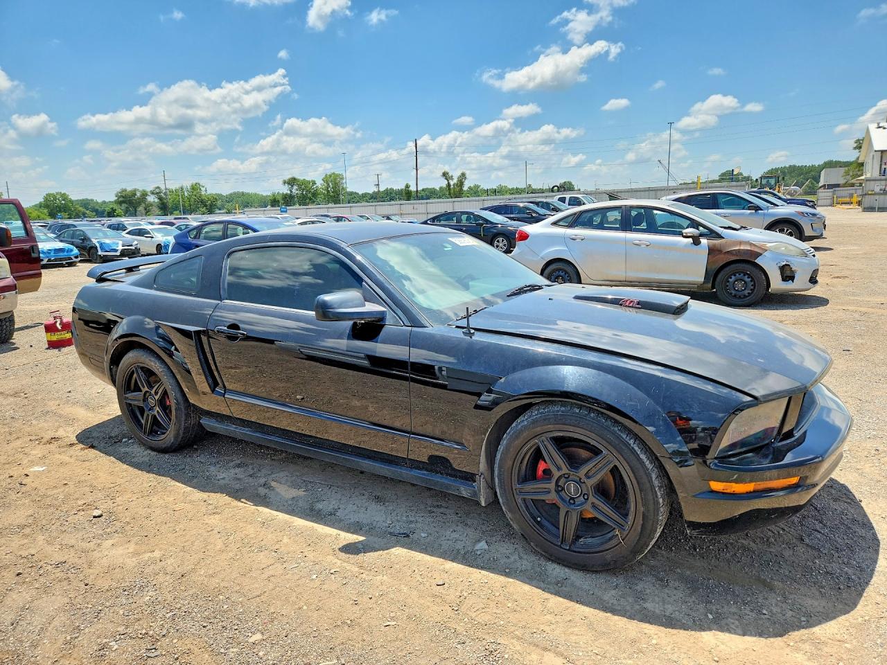 2005 FORD MUSTANG