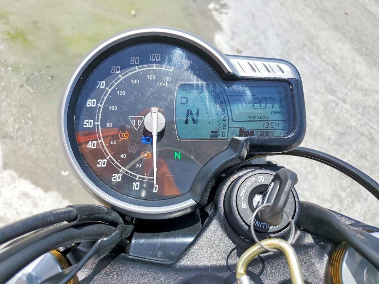 2025 TRIUMPH MOTORCYCLE SPEEDTRIPL