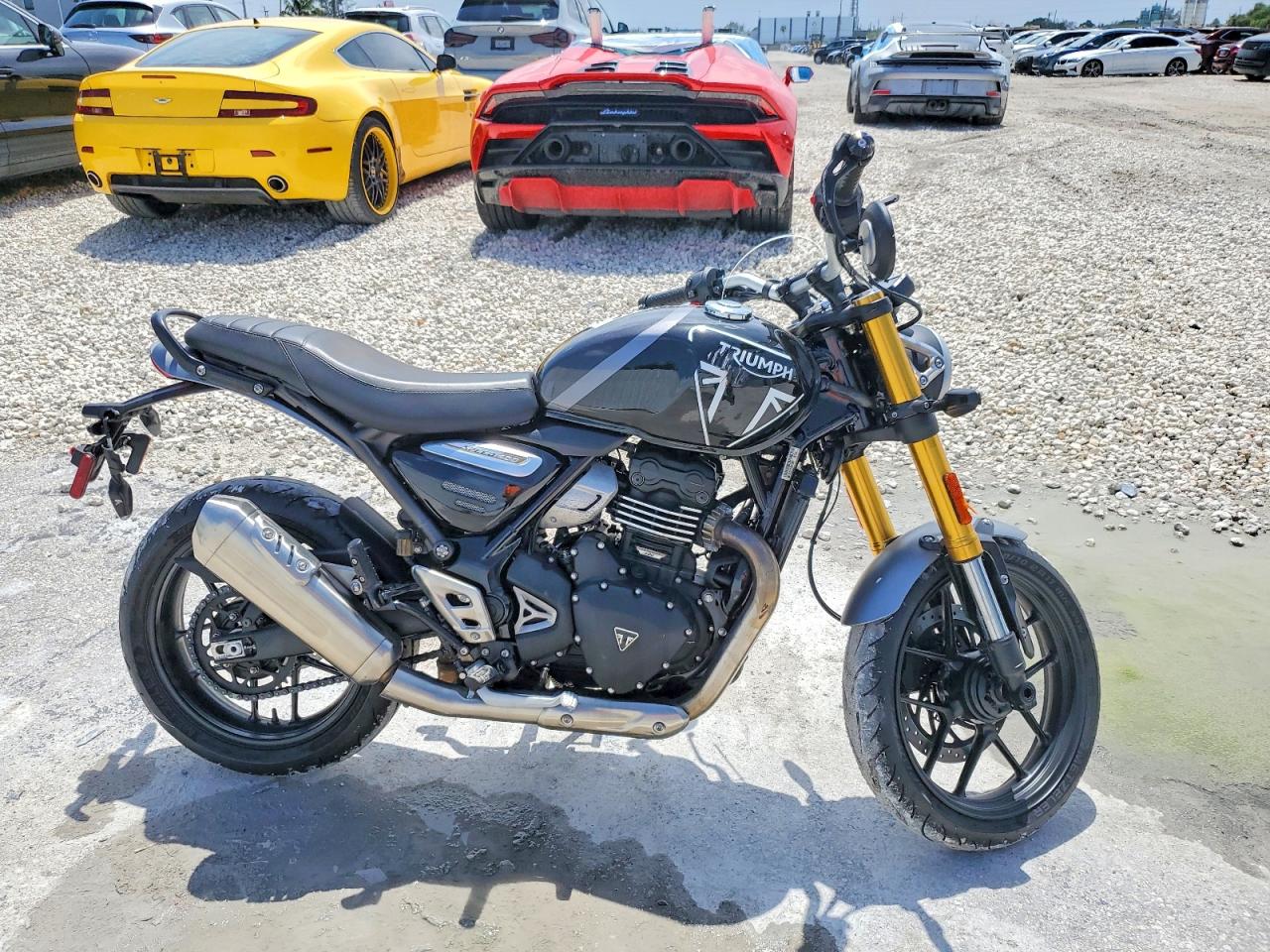 2025 TRIUMPH MOTORCYCLE SPEEDTRIPL