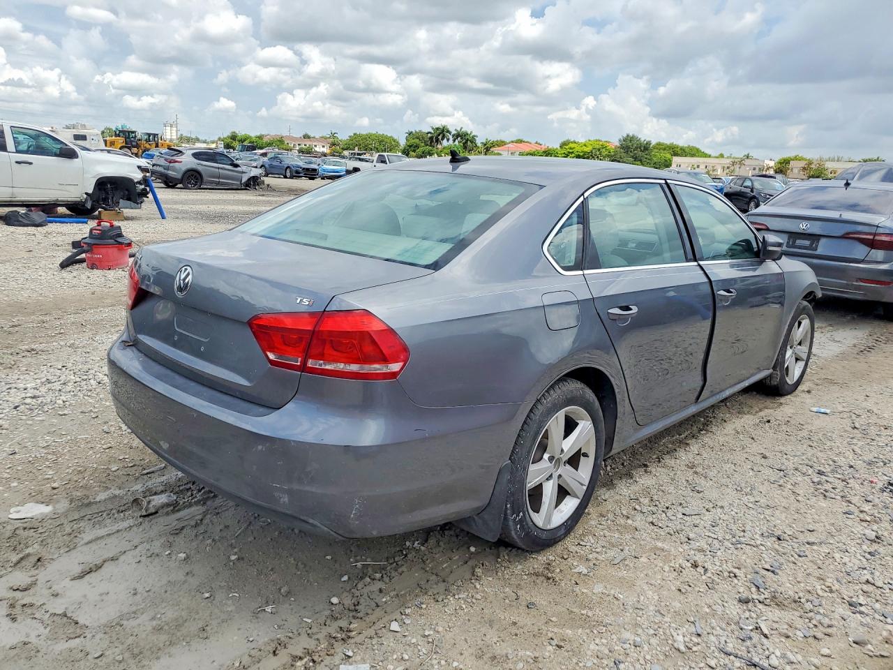 2015 VOLKSWAGEN PASSAT