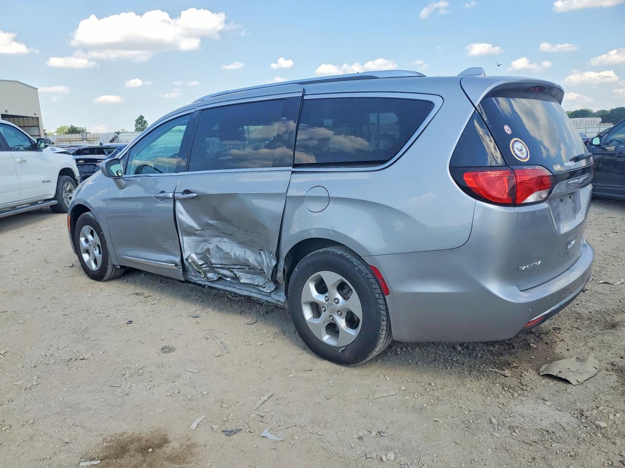 2017 CHRYSLER PACIFICA