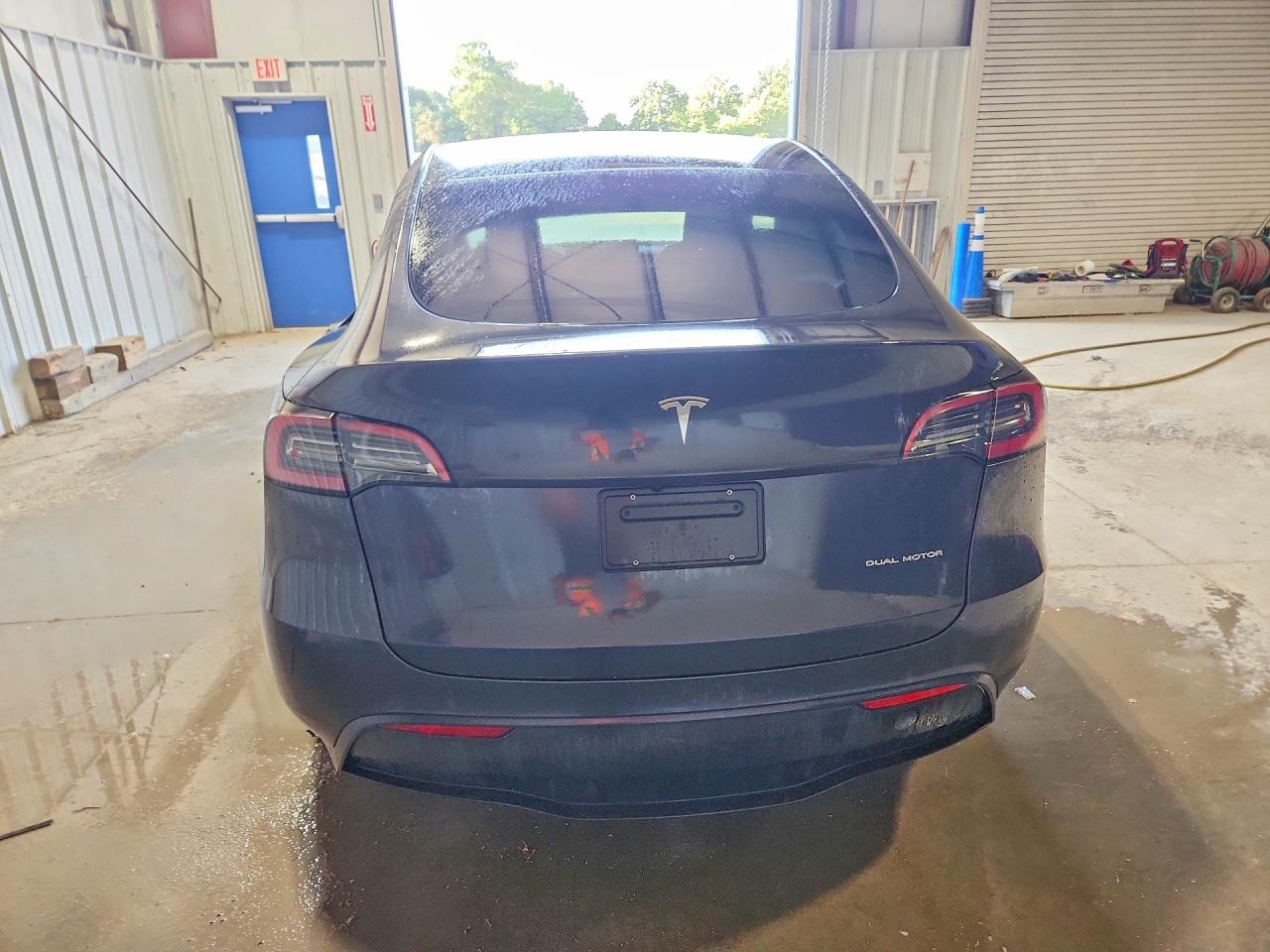 2025 TESLA MODEL Y