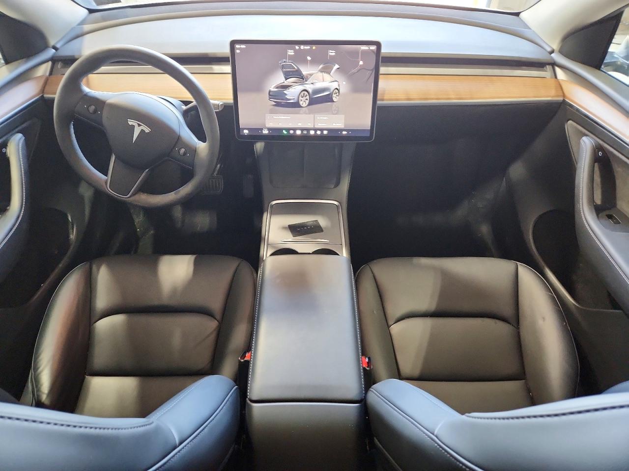 2025 TESLA MODEL Y