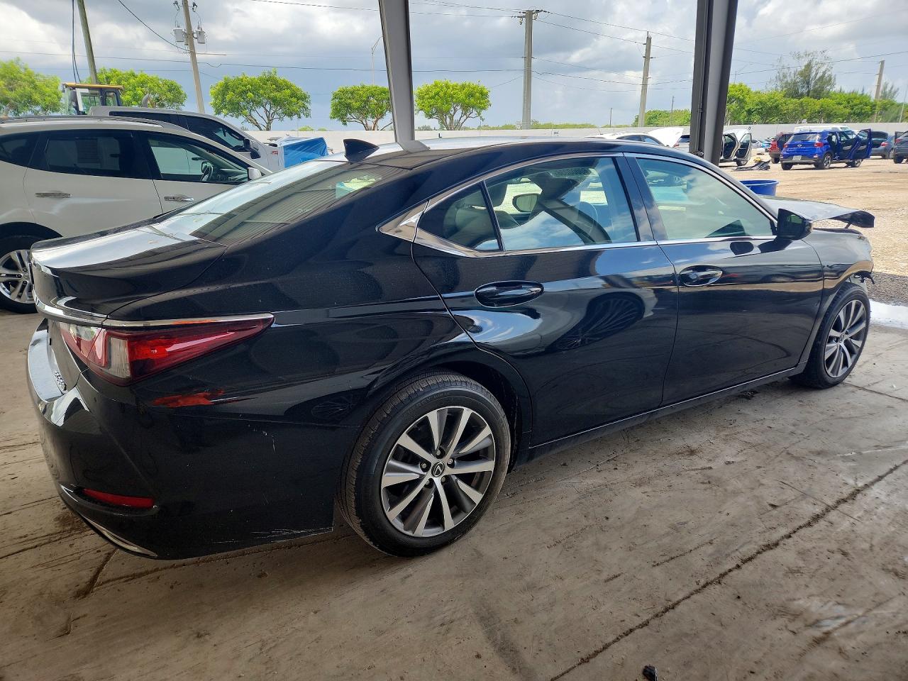2020 LEXUS ES350