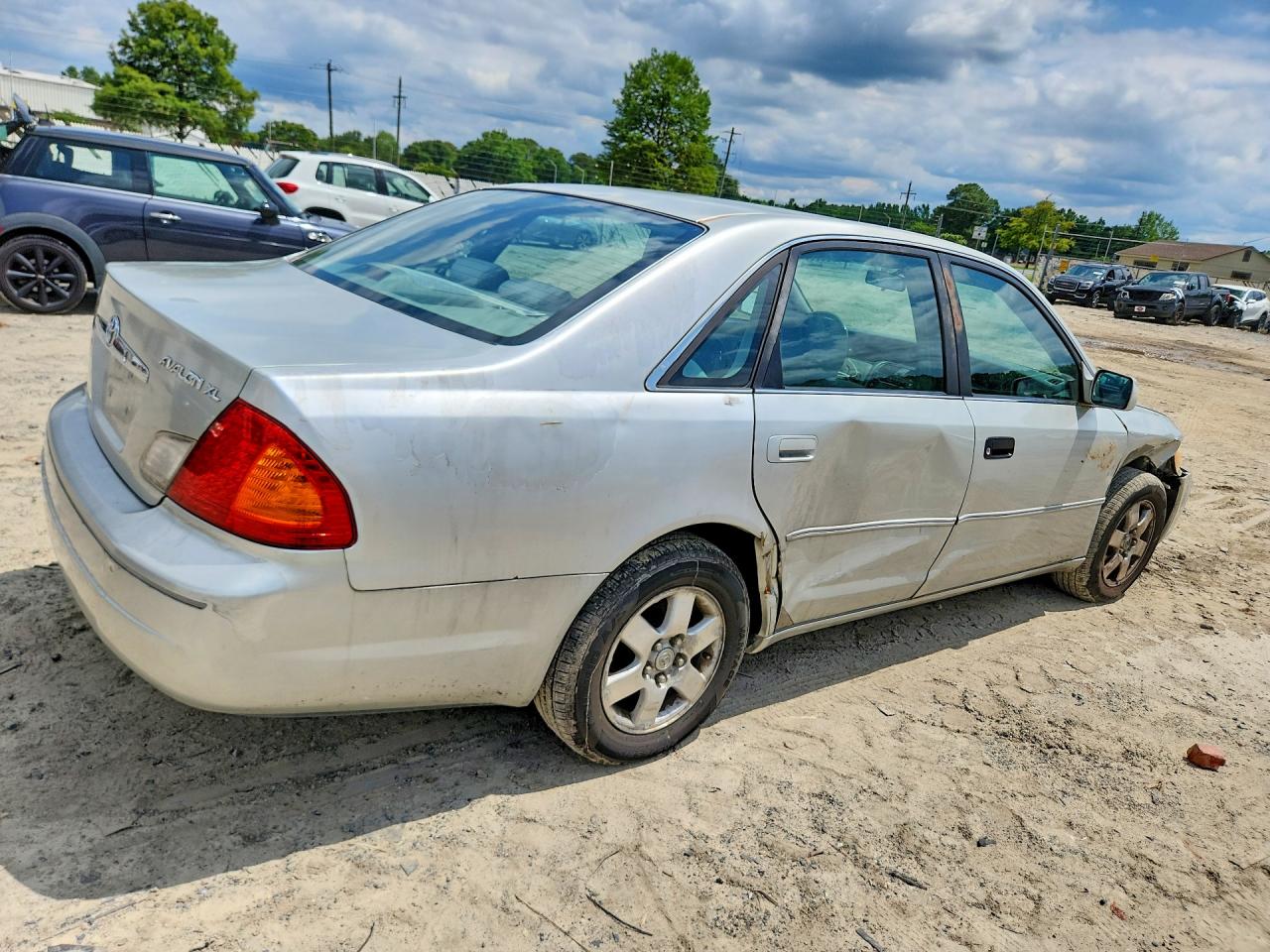 2000 TOYOTA AVALON