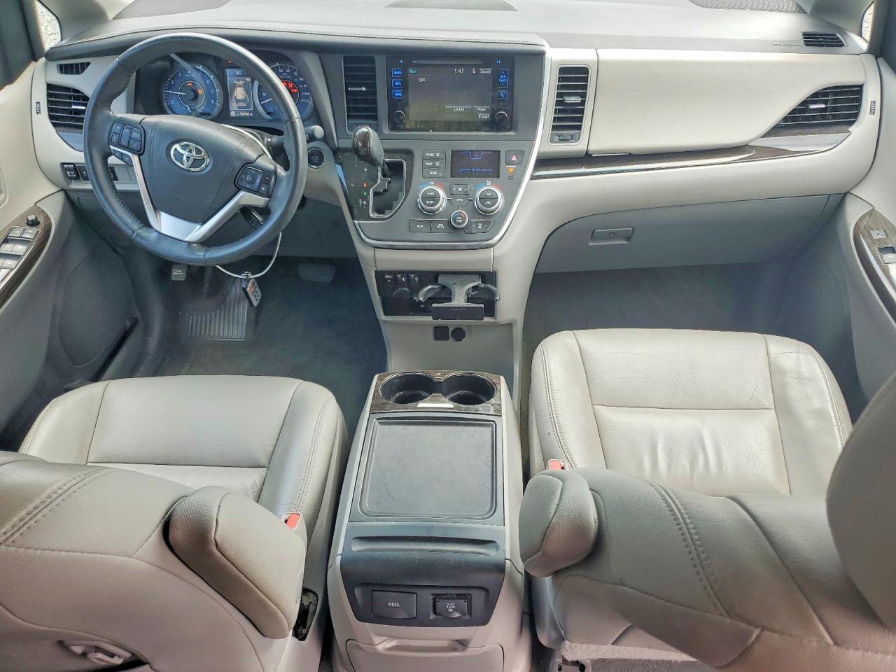 2017 TOYOTA SIENNA
