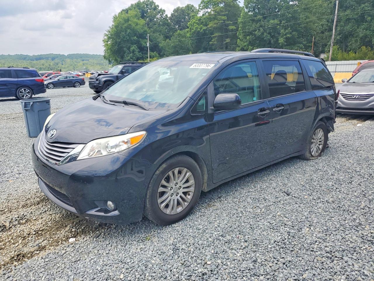 2017 TOYOTA SIENNA