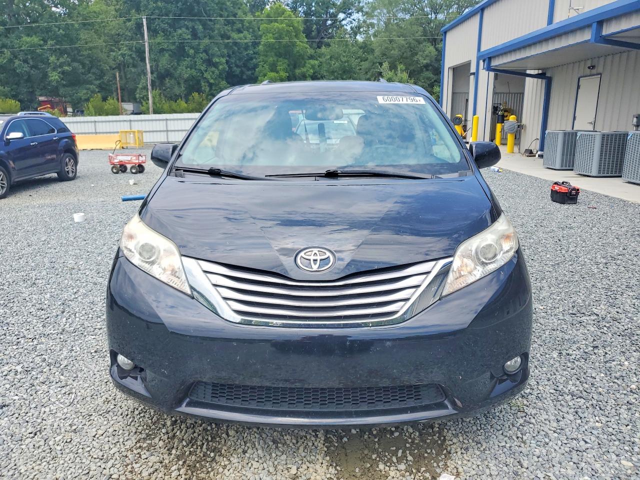 2017 TOYOTA SIENNA