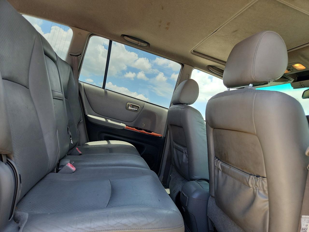 2004 TOYOTA HIGHLANDER