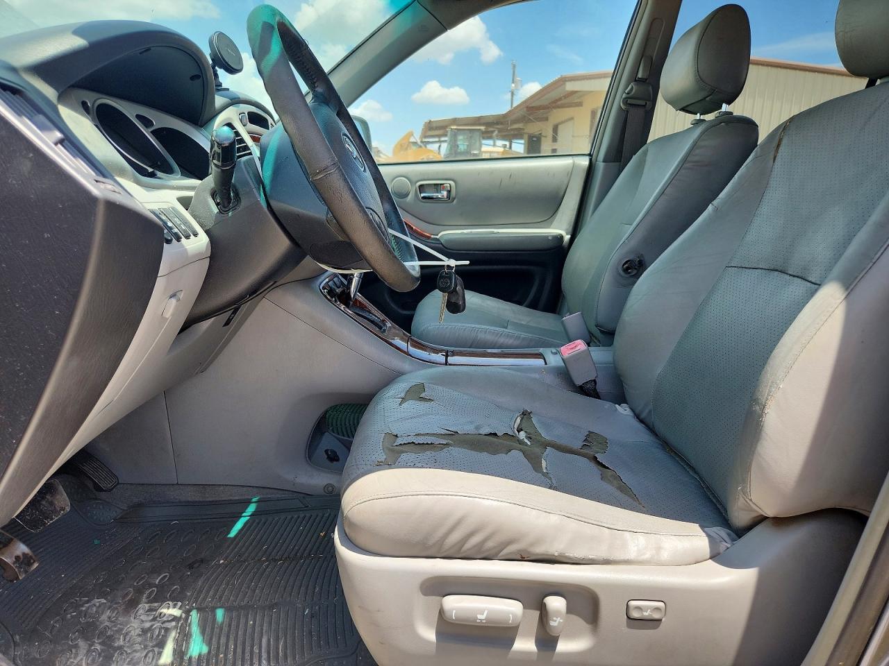 2004 TOYOTA HIGHLANDER