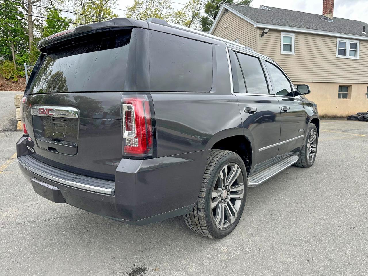 2016 GMC YUKON
