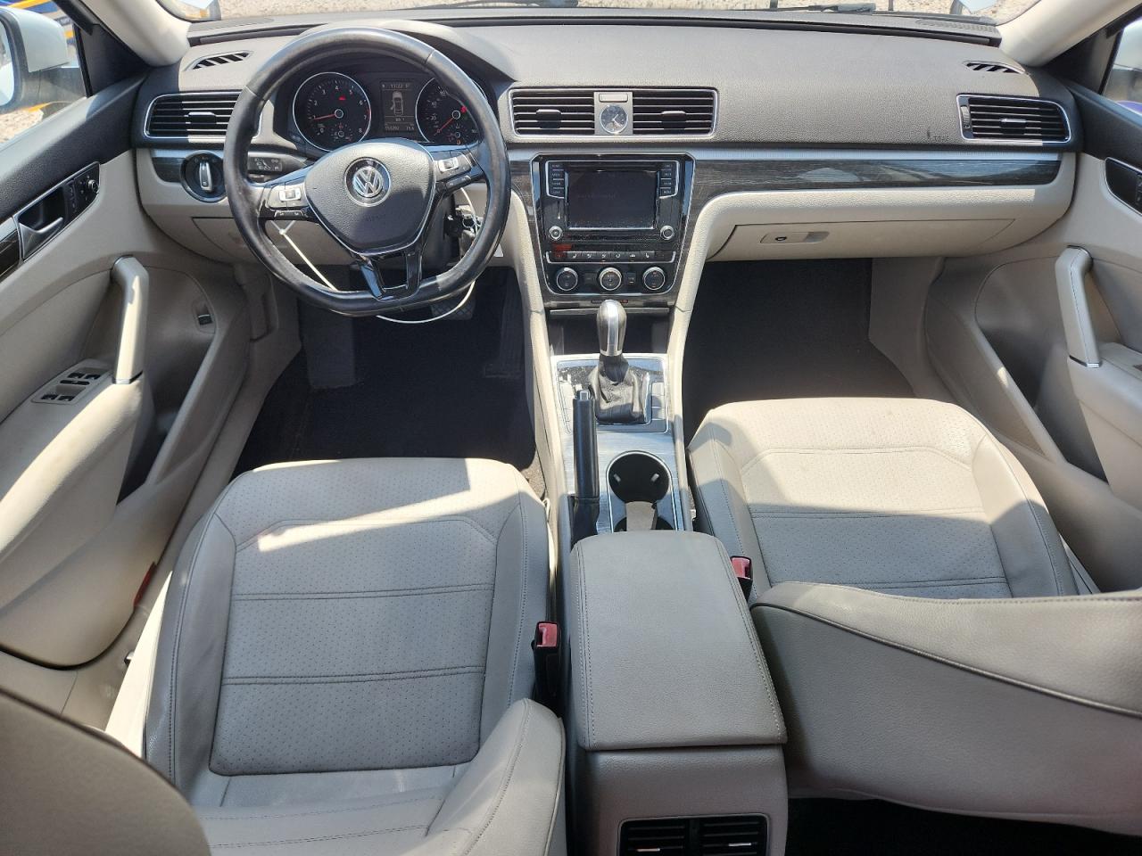 2016 VOLKSWAGEN PASSAT