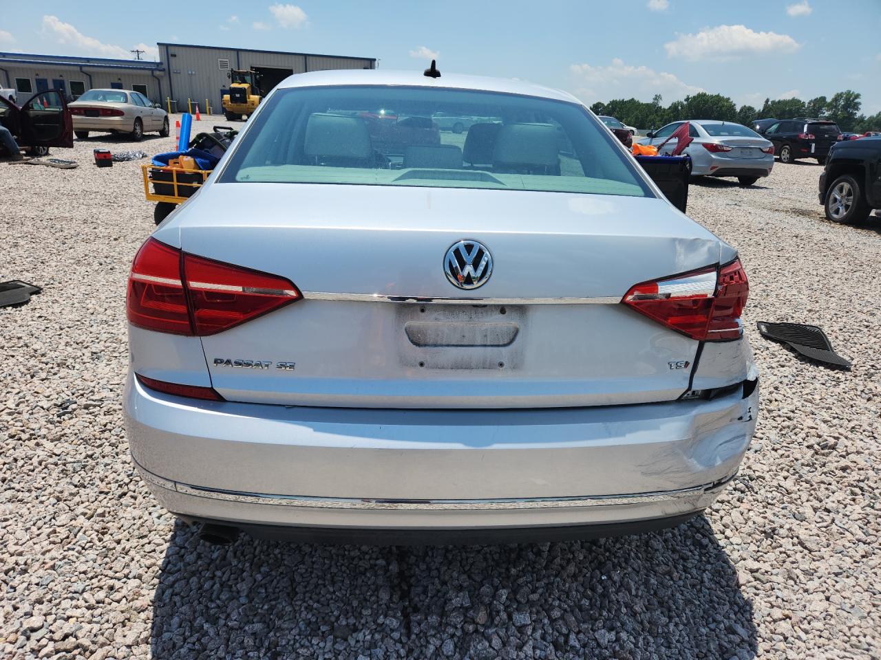 2016 VOLKSWAGEN PASSAT