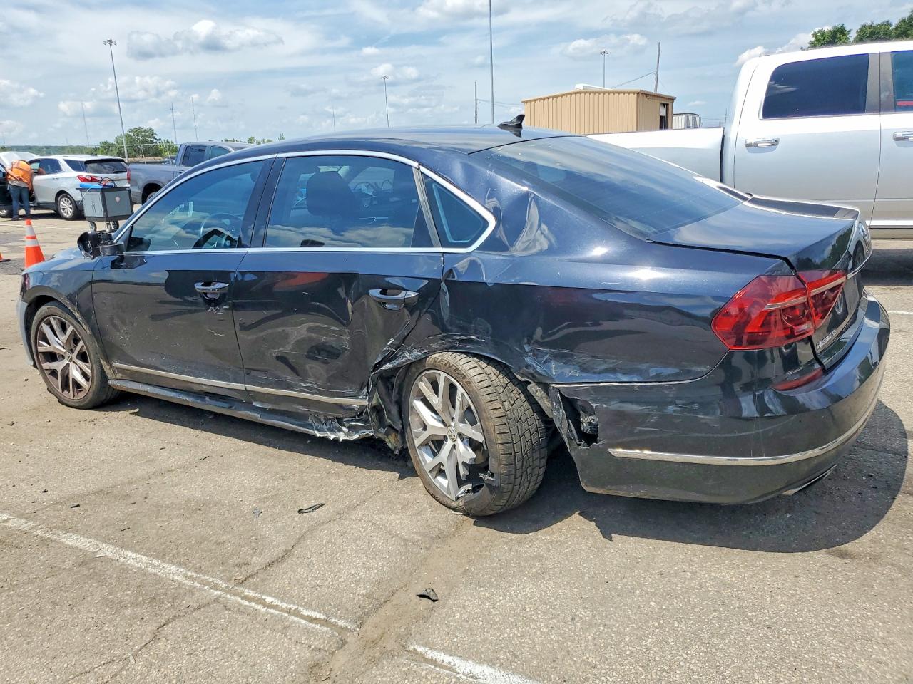2017 VOLKSWAGEN PASSAT