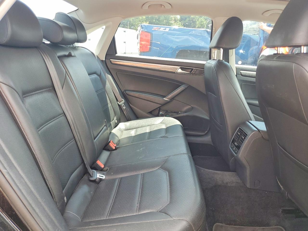 2017 VOLKSWAGEN PASSAT