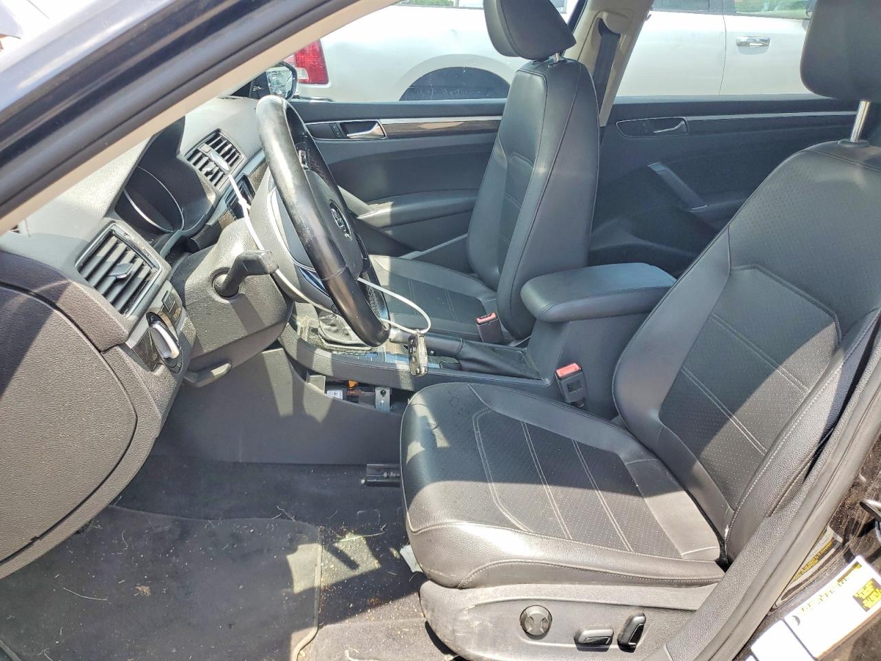 2017 VOLKSWAGEN PASSAT